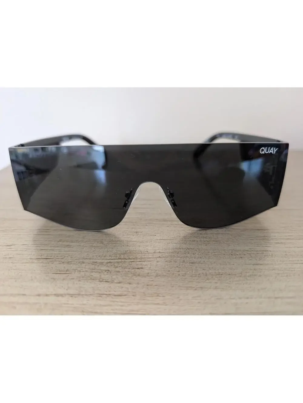 NEW Quay Australia New Wave Shield Sunglasses Black With Case